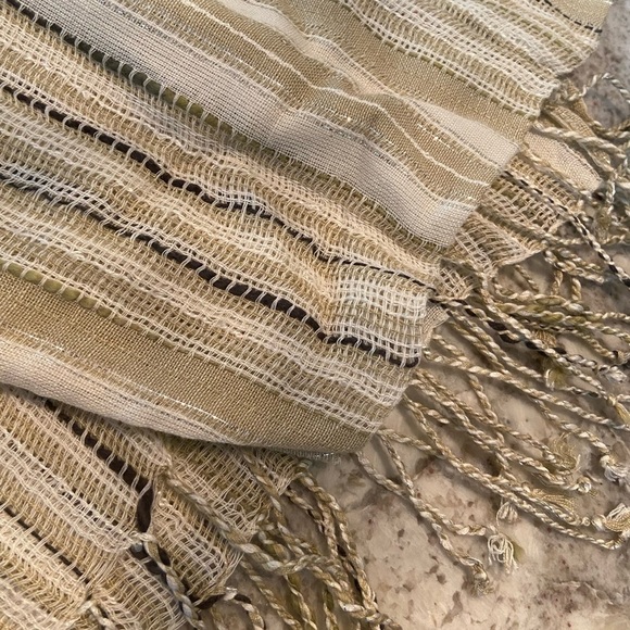 Lightweight cream/tan scarf with some shimmer - Picture 2 of 7